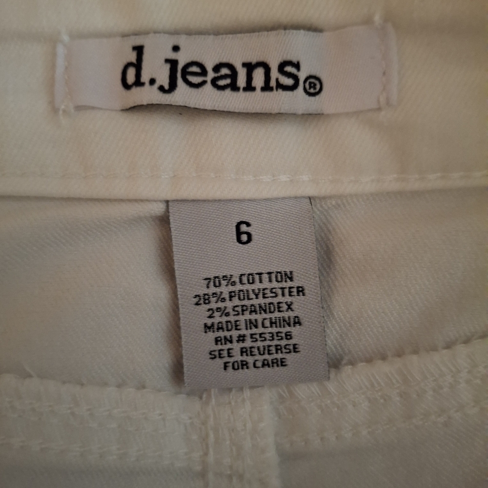 d. jeans Women's White Ankle Cropped Jeans - Picture 4 of 6